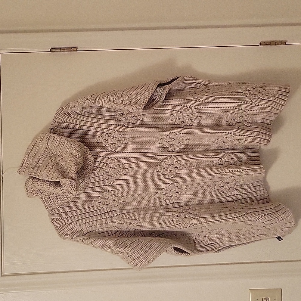 Cozy and cute sweater/poncho.